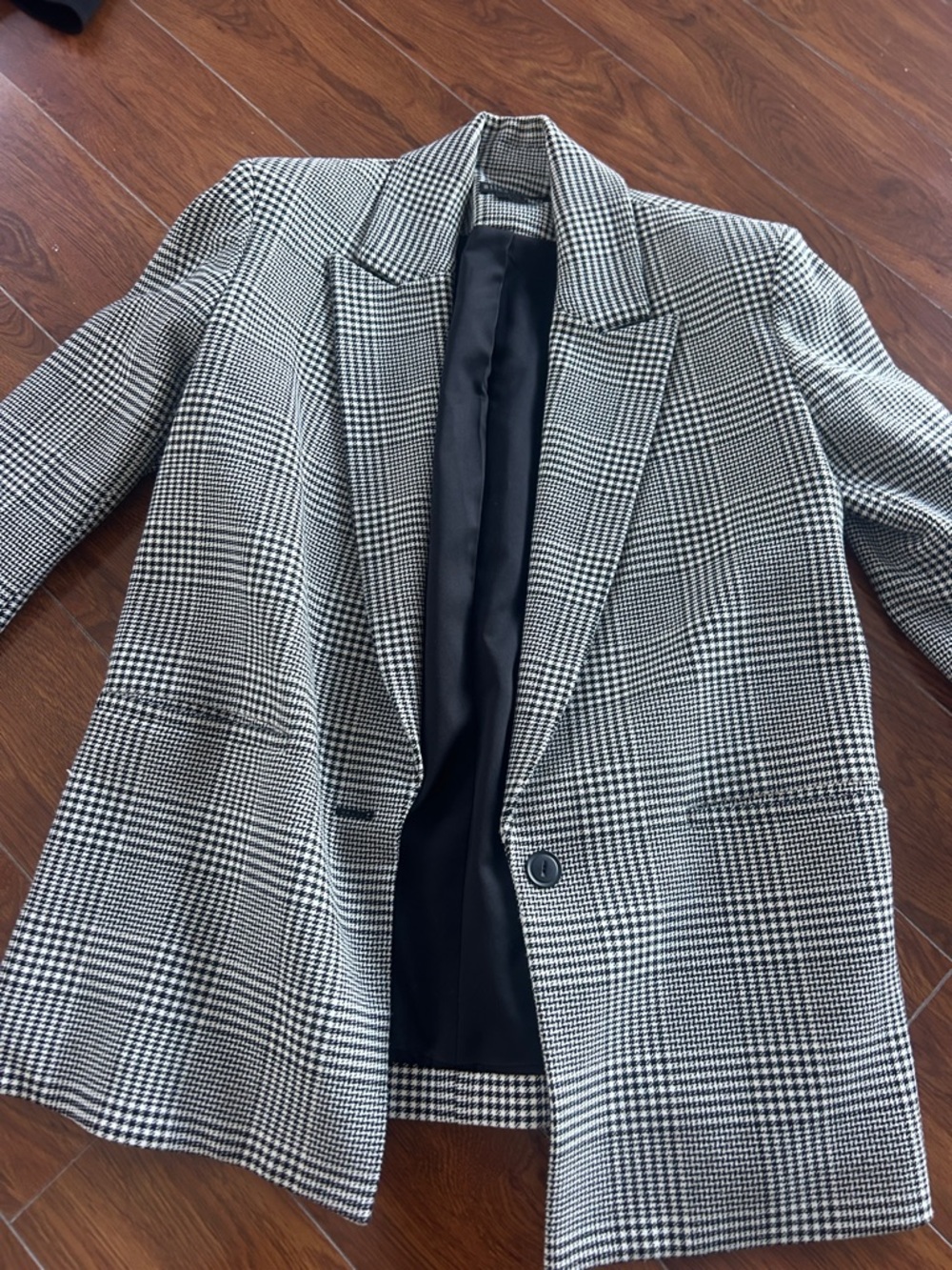 Alice + Olivia Black and White Houndstooth Blazer